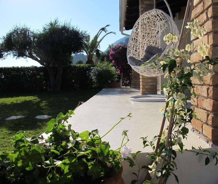 גליפאדה Seafront Calista Beach House With Garden מראה חיצוני תמונה
