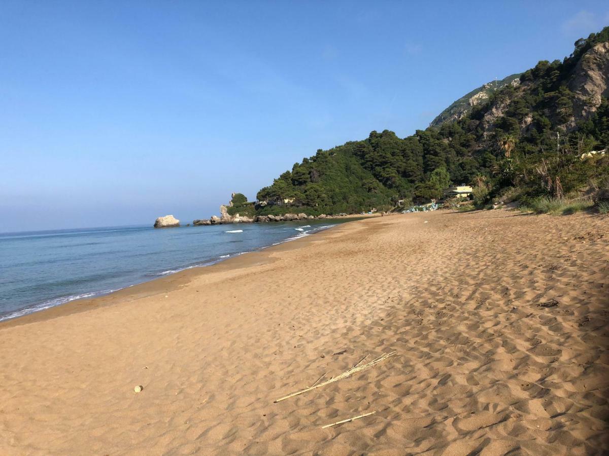 גליפאדה Seafront Calista Beach House With Garden מראה חיצוני תמונה